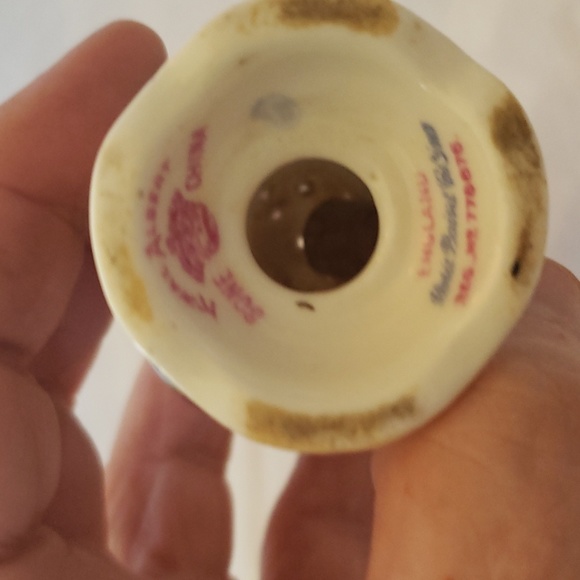 ROYAL ALBERT BONE CHINA PETIT POINT SALT AND PEPPER. VINTAGE Grandma Core - Picture 6 of 11